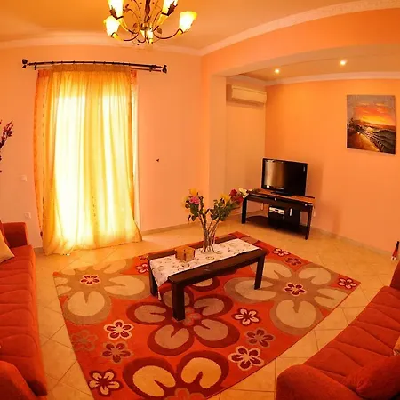 Apartment Chrinos House *